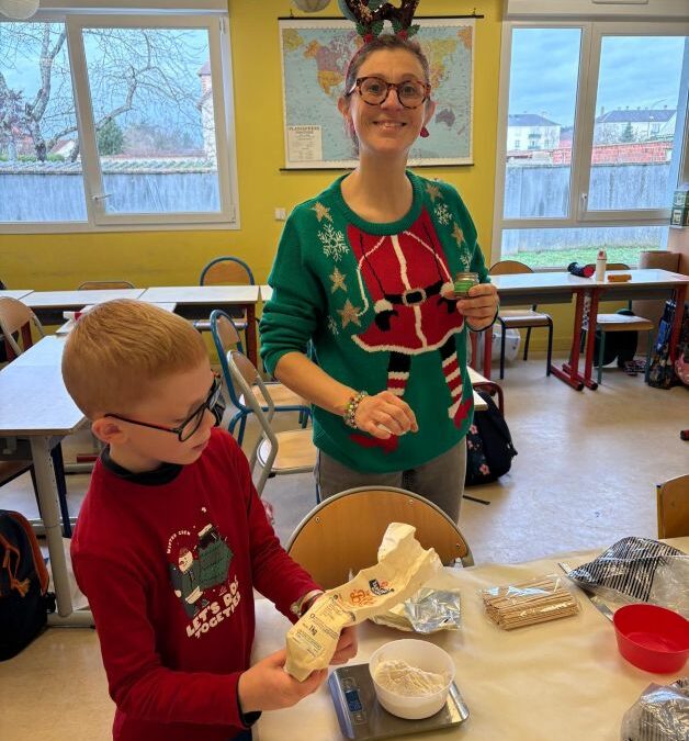 Le vendredi midi, la classe de Charlotte se transforme en atelier magique !✨🍪 